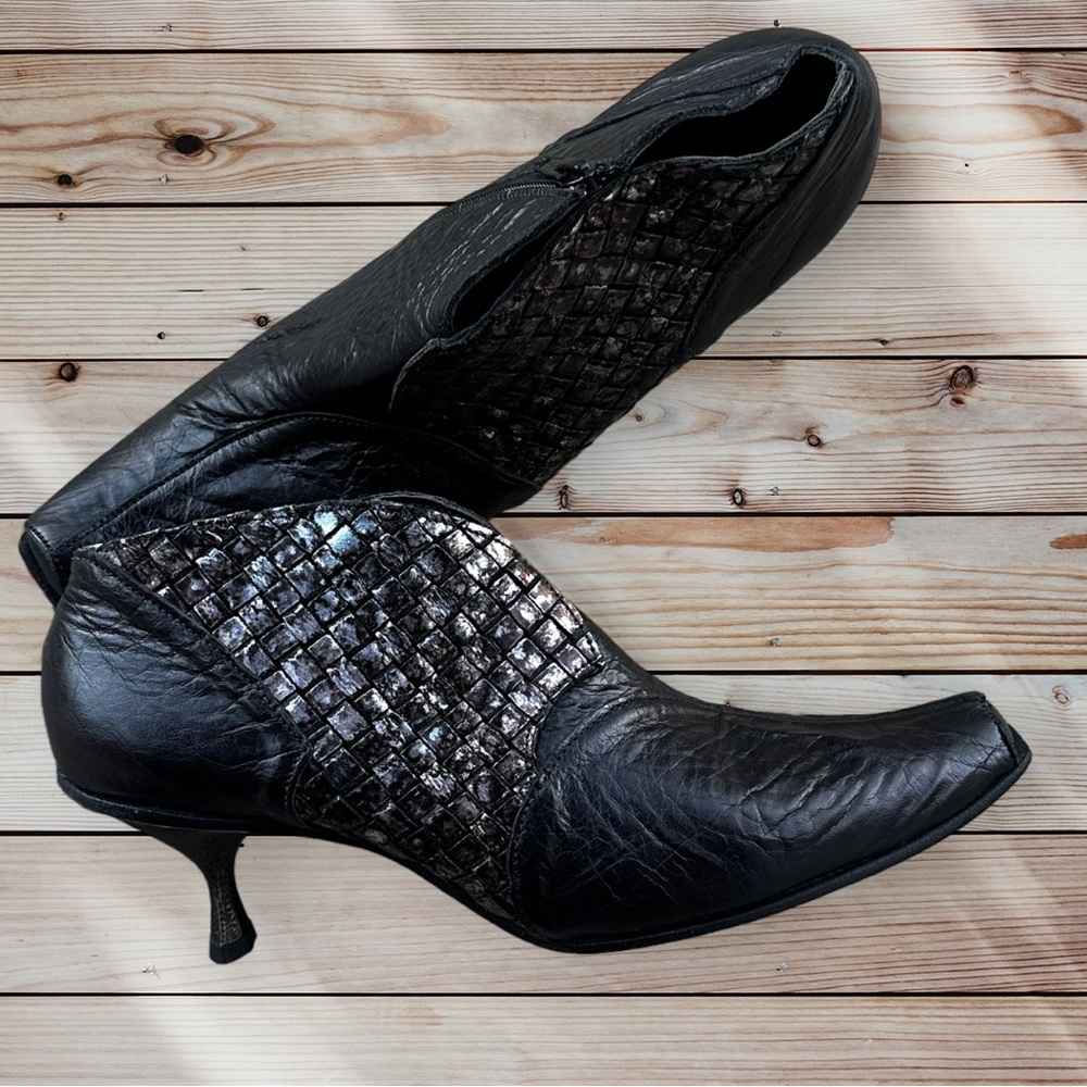 Cydwoq Leather Ankle Booties Size 40/ USA 10 Kitten Heel